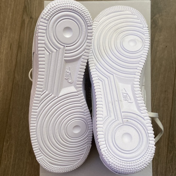 NIKE AIR FORCE 1 ‘07 TRIPLE WHITE SNEAKERS - Picture 8 of 12